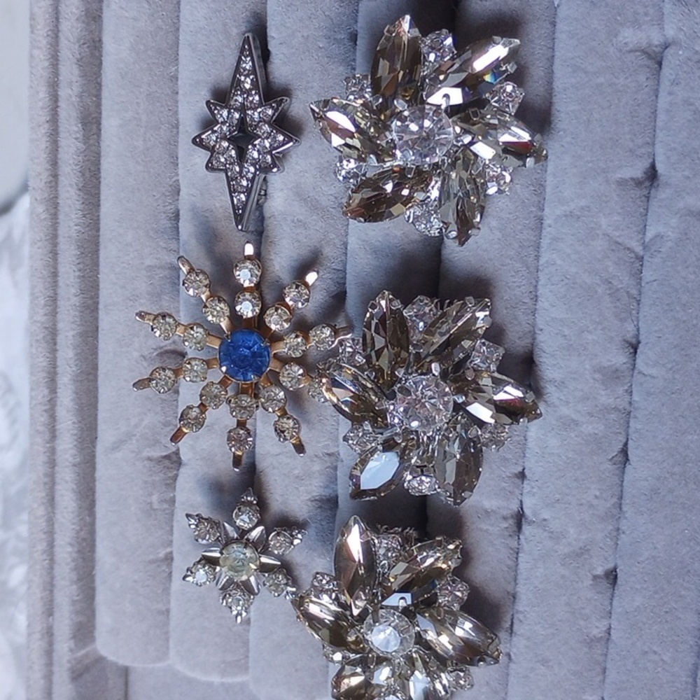 Lot Of 6 Vintage Scatter Pins Gorgeous Gold Tone Atomic Star Crystals